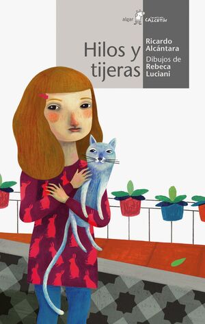 Calcetin Blanco. Hilos Y Tijeras